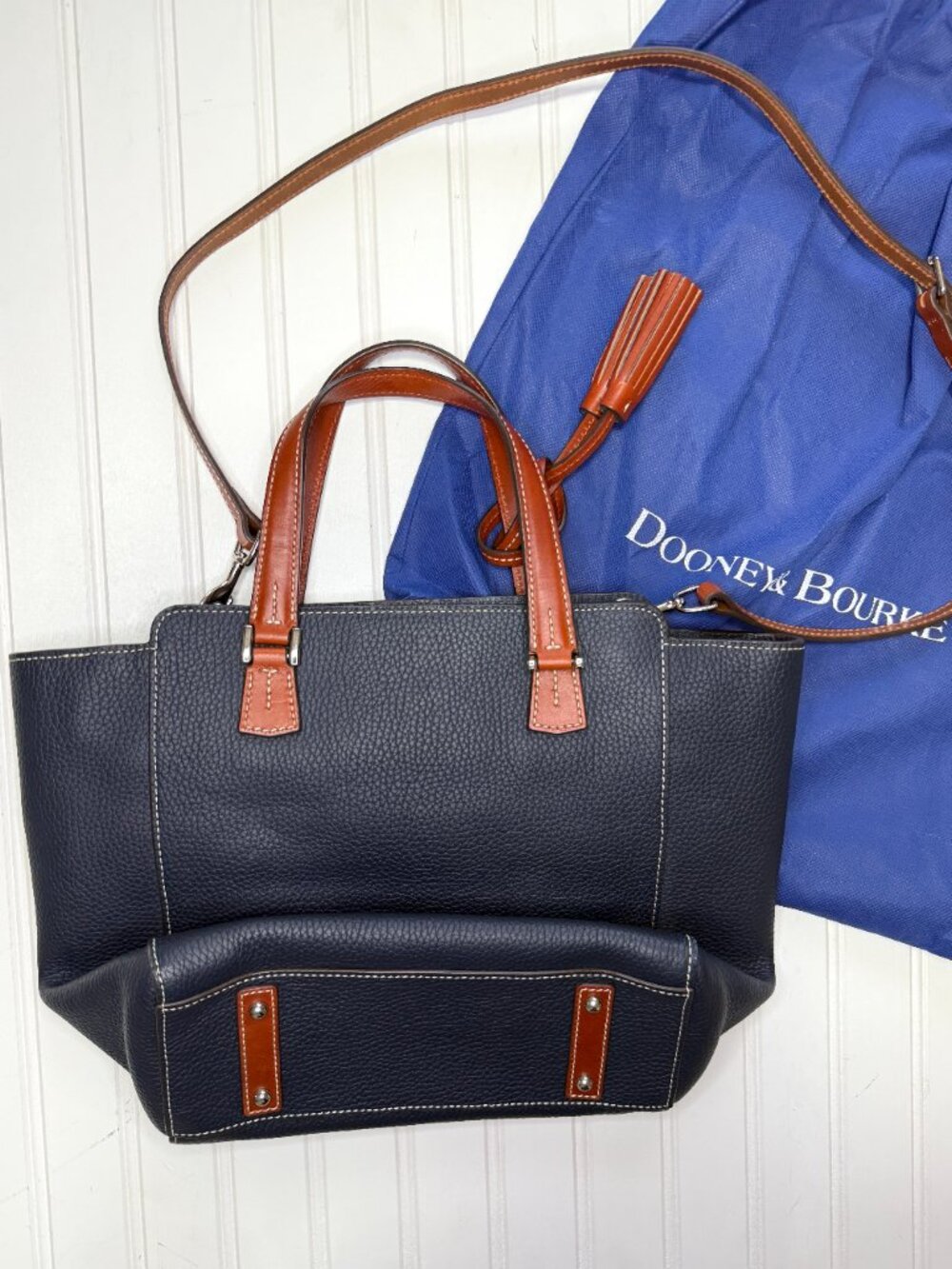 Dooney & Bourke Cambridge East West Shopper Navy Leather Tote Bag NWOT - Picture 3 of 9